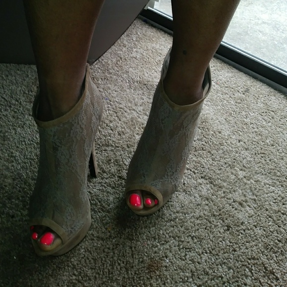 Sexy neutral lace heels 5in - Picture 1 of 1